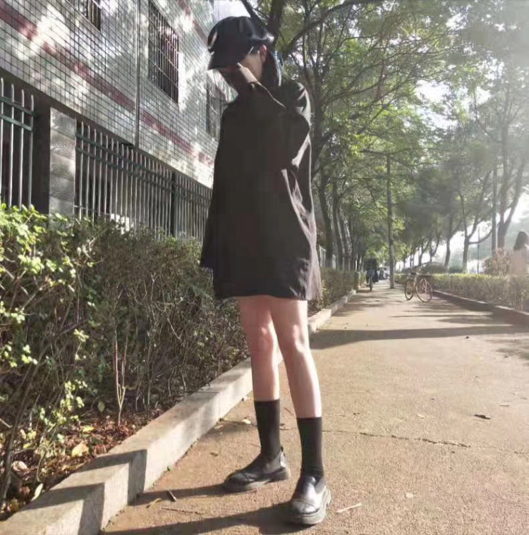 Aloof-湖南省·长沙市·岳麓区-快手账号:@咖喱酱-可以接服装,饰品,美妆类,美瞳,护肤类,美甲,会p图,出图快,喜欢拍照,