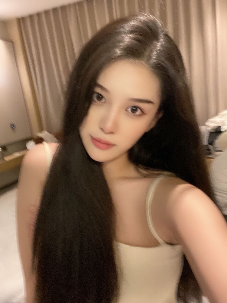 SUWEN_-河南省·郑州市·金水区-抖音快手微博***-学过摄影 学过修图 做过模特 做过主播 镜头感好 注重商品细节 最大化放大商品优点 风格随意 我都可以做到