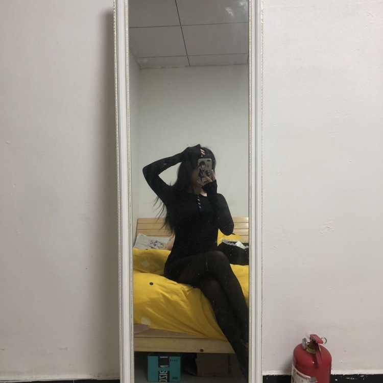 甜鱼-河南省·商丘市·梁园区--衣服鞋子种草拍照,对镜拍和不对镜拍,爆痘时期谢绝露脸。谢谢谢谢谢谢。