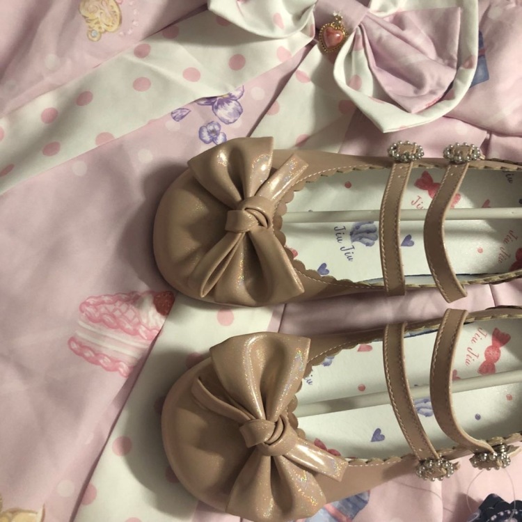 甜鱼-河南省·商丘市·梁园区--衣服鞋子种草拍照，对镜拍和不对镜拍，爆痘时期谢绝露脸。谢谢谢谢谢谢。