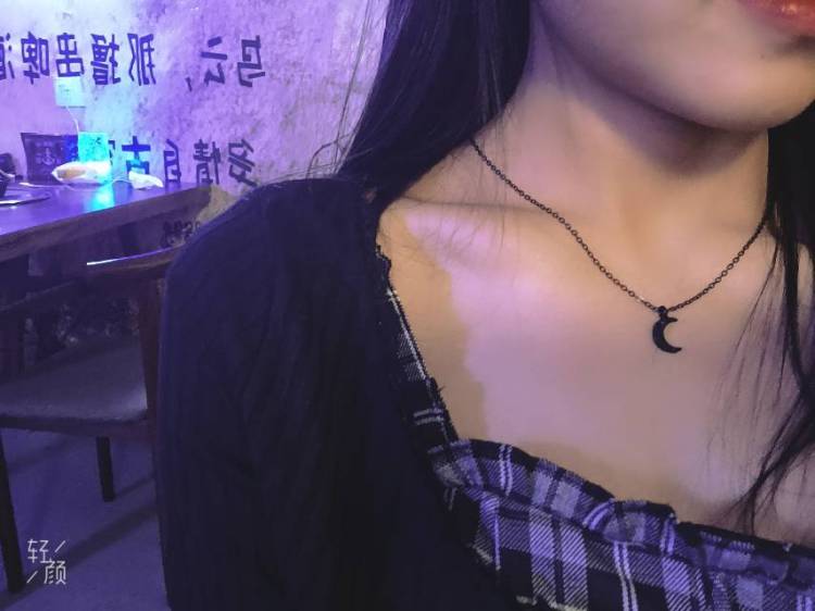 废鱼吐泡泡-河南省·洛阳市·孟津县-抖音快手***知乎微博-本人在校大学生一枚，平时爱好唱歌，身高158cm 体重80到90斤上下浮动，寄拍赚钱赚钱！！