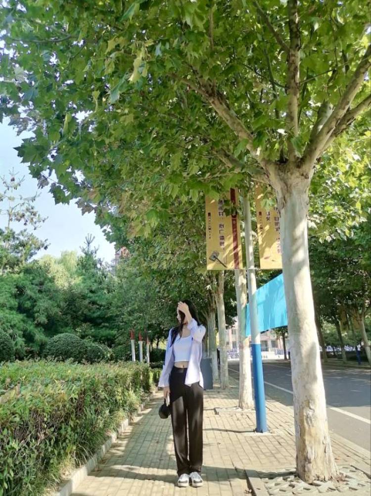 可乐-山东省·济宁市·任城区-抖音-身高 165 体重 48kg 学生党一枚 可接服装 饰品 美瞳 包包 化妆品等寄拍送拍和测评 会p图 拍摄剪辑视频等 价格好议