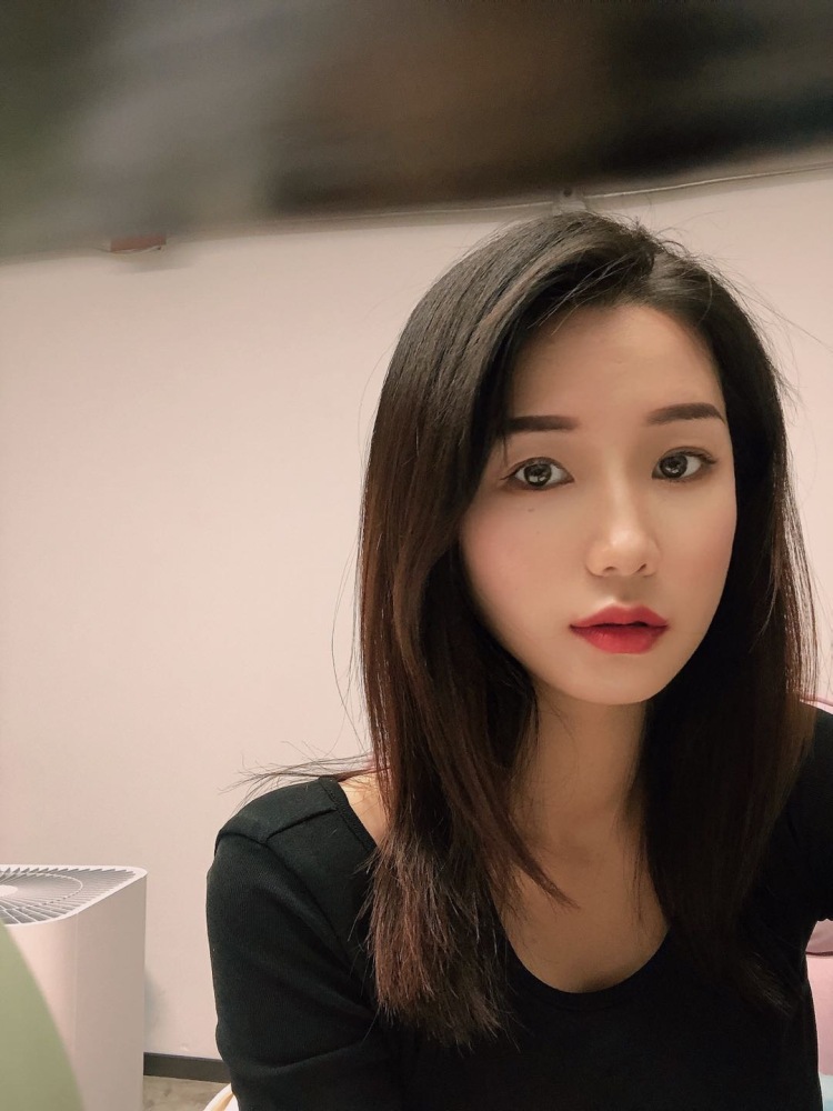 小梦梦-浙江省·宁波市·鄞州区--会拍照,穿搭,化妆,p图,想接服装寄拍短视频拍摄,摄影师拍摄或者探店打卡,身高160cm体重44kg 身材匀称