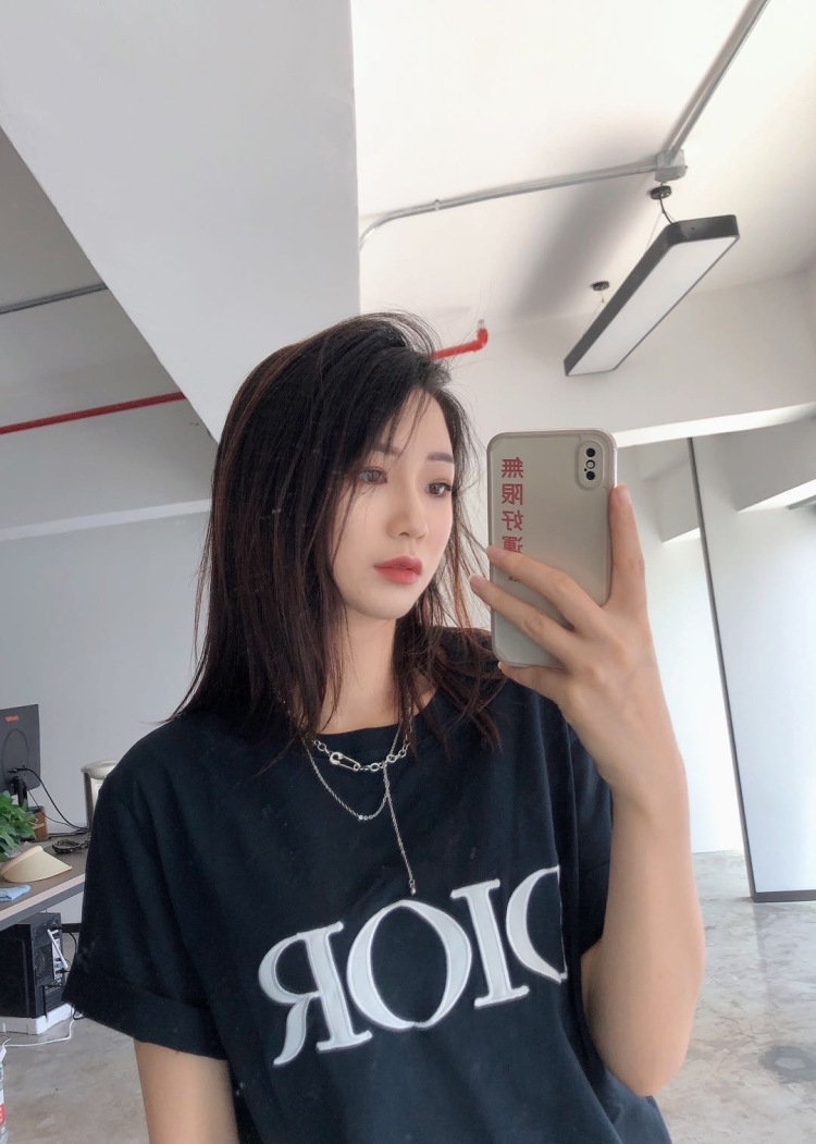 小梦梦-浙江省·宁波市·鄞州区--会拍照,穿搭,化妆,p图,想接服装寄拍短视频拍摄,摄影师拍摄或者探店打卡,身高160cm体重44kg 身材匀称
