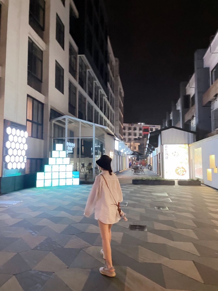 小梦梦-浙江省·宁波市·鄞州区--会拍照,穿搭,化妆,p图,想接服装寄拍短视频拍摄,摄影师拍摄或者探店打卡,身高160cm体重44kg 身材匀称