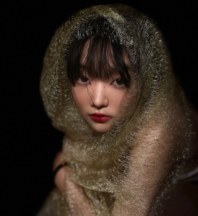 YUNA-浙江省·杭州市·滨江区--专业是服装设计 特长美术 可以接受小饰品服装以及化妆品的寄拍 会修图