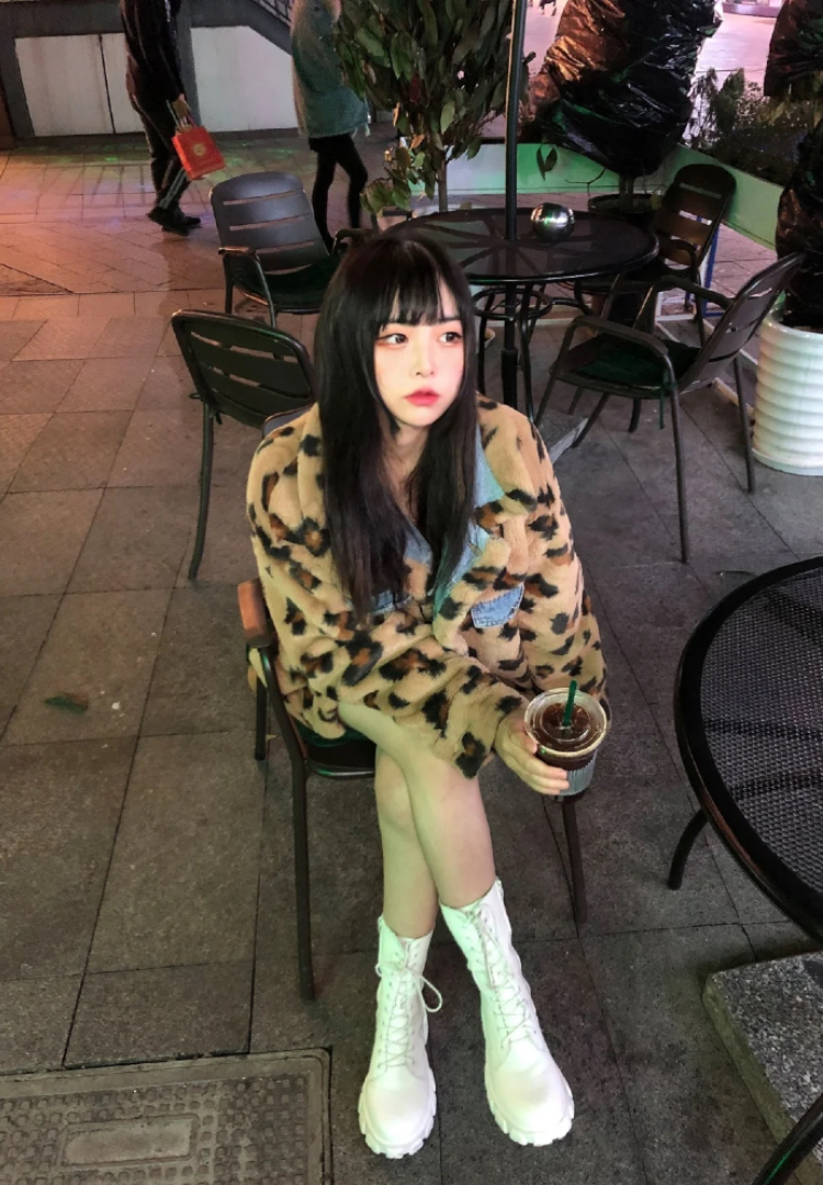 sara-江苏省·淮安市·淮安区--之前给淘宝店的那个模特 接受服装包包鞋子帽子寄拍 希望诚信合作 价格可谈