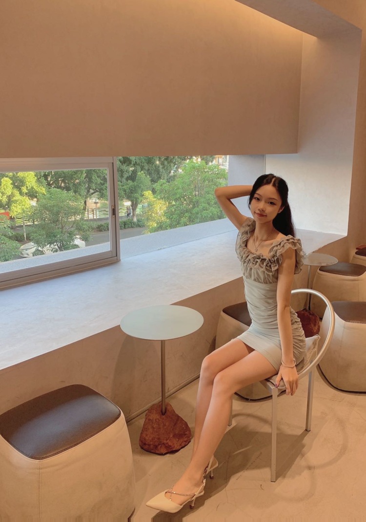 泡菜-广东省·云浮市·云城区-微博 ***-pdd 淘宝买家秀寄拍,饰品服装都可以。第一次做寄拍,但是有拍照和修图经验。身高157cm,体重是76斤。