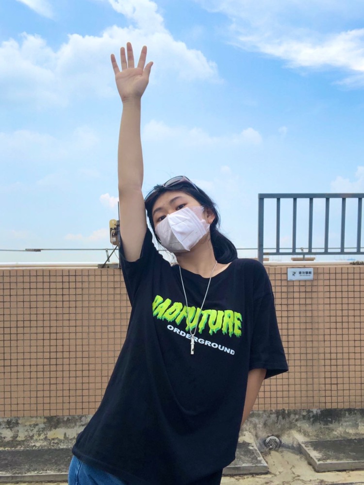 栗子小狗-广东省·广州市·白云区-*** 抖音-接寄拍 价格好商议
170/52 39码 
会拍照 会修图 有相机 可出外景 好商议
有买家秀经验
风格多样主要多为：美式复古 潮流高街 日系港风
