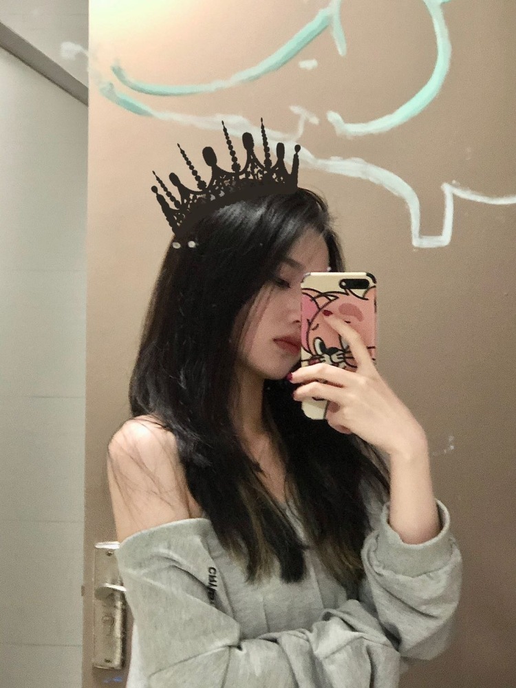 🐋-上海市·上海市·浦东新区--1.爱拍照,会p图
2.风格偏御姐轻欧
3.身高163 体重45kg
4.在读大学生,空闲时间较多,可以更好地完成工作
