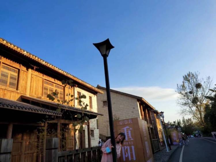 归鸿.-贵州省·贵阳市·花溪区--学生党,纯素色,性格开朗,身高163,体重94斤,会拍照会p图