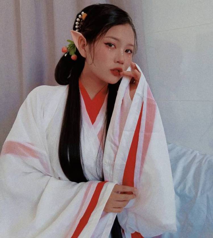 晶-云南省·红河哈尼族彝族自治州·蒙自市-抖音Ⅰ快手Ⅰ***-自由职业者,摄影师一枚
喜欢拍照,会p图修图 会简单的视频剪辑
业务:可接网拍寄拍| ps修图|视频剪辑 | 好物分享类
身高160cm 体重50kg