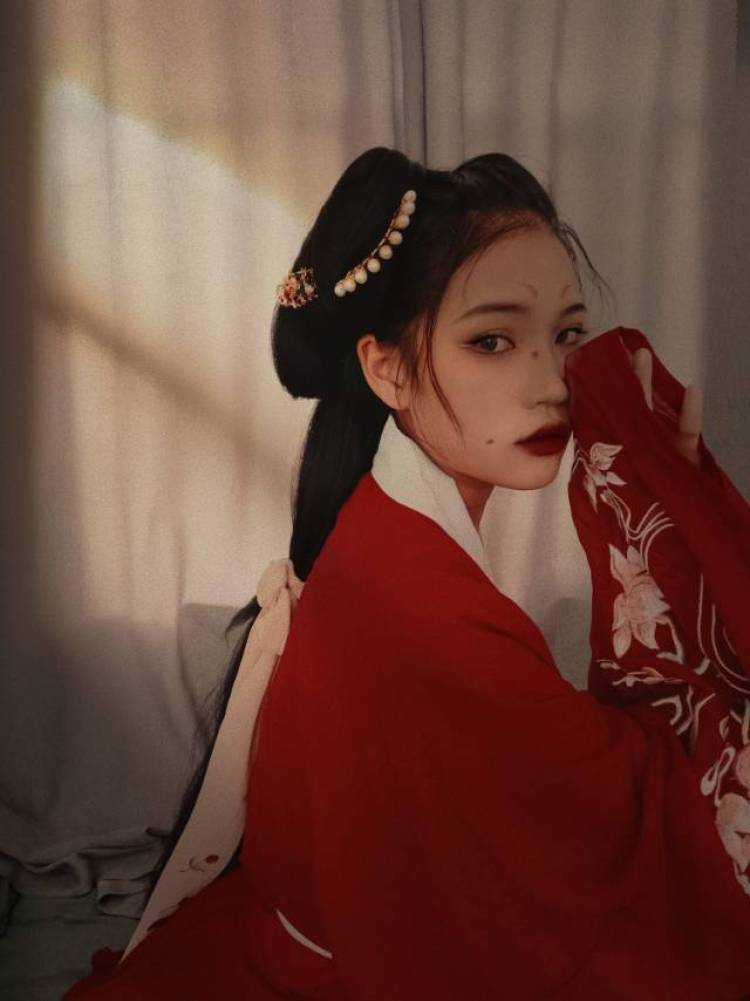 晶-云南省·红河哈尼族彝族自治州·蒙自市-抖音Ⅰ快手Ⅰ***-自由职业者,摄影师一枚
喜欢拍照,会p图修图 会简单的视频剪辑
业务:可接网拍寄拍| ps修图|视频剪辑 | 好物分享类
身高160cm 体重50kg