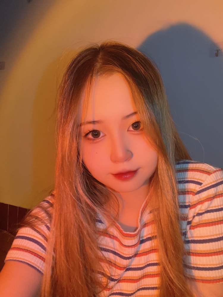 周一.-湖南省·长沙市·望城区--大二在校学生哦 有大量时间可以接寄拍 身高162 体重90