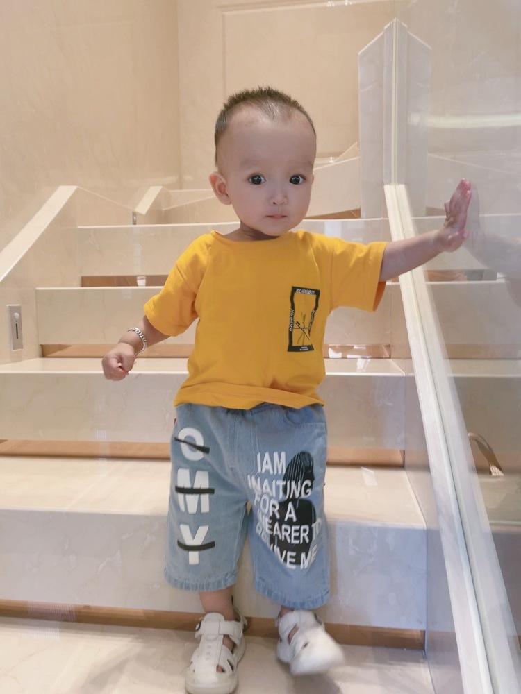 ^_^仙仙美人儿-福建省·泉州市·晋江市--麻麻穿XS,S码
可接寄拍,买家秀,短视频带货,开箱视频,好物种草,母婴用品
男宝宝目前穿80-90码
可接寄拍,买家秀,服饰,玩具,零食