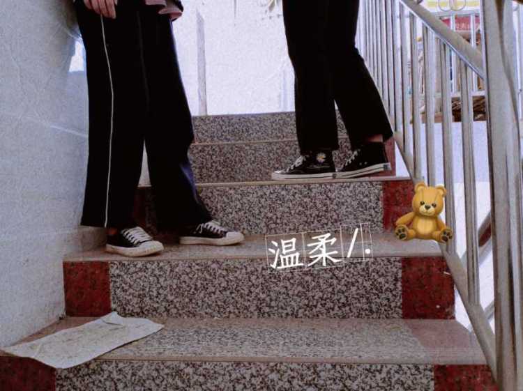爛結局-湖南省·邵阳市·邵阳县-快手-没什么特长但拍照还行，接(服装，饰品，鞋子)本人不太适合辣妹内的服装，寄拍
