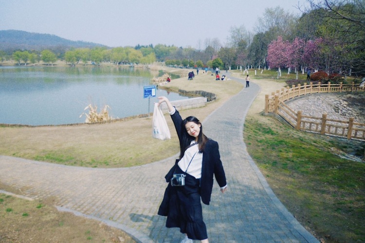 zyyyz-江苏省·南京市·栖霞区--爱拍照爱穿搭
可寄拍,探店等…种草推荐测评笔记
淘宝寄拍 南京约拍
身高172cm 体重50kg