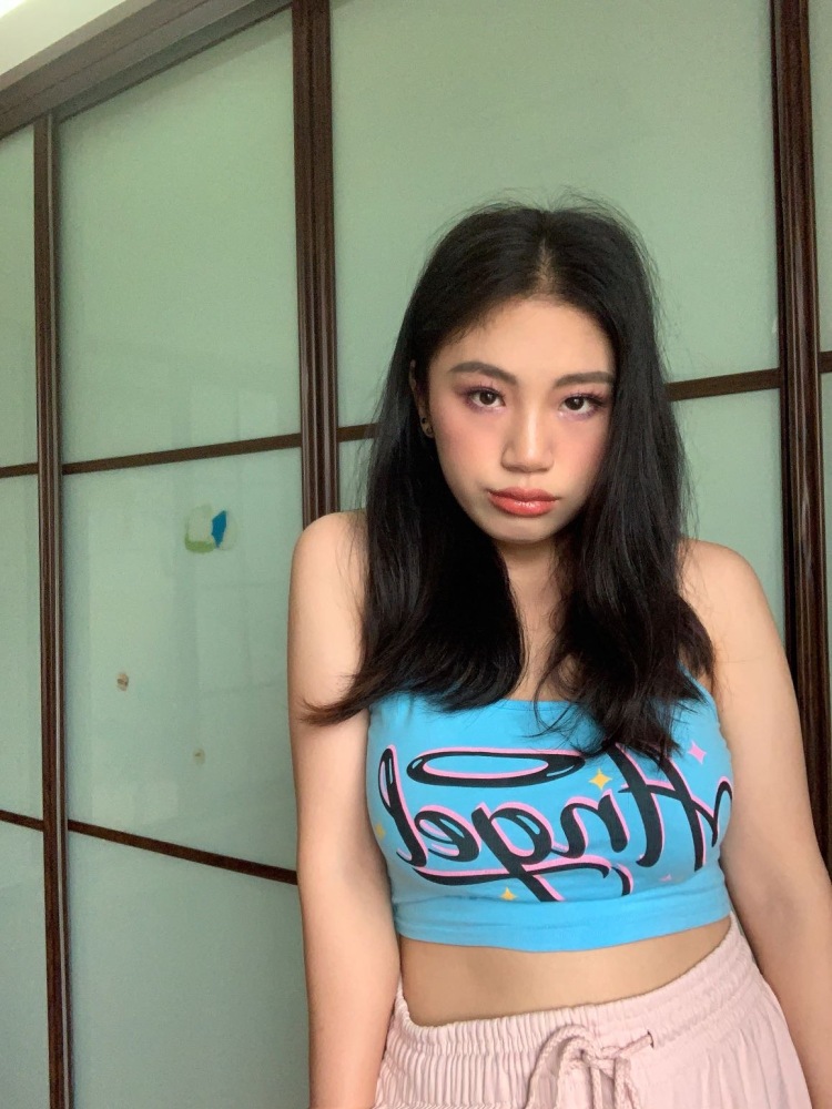 Zzz-广东省·广州市·白云区--身高：162    体重：125  典型的梨形身材
我非常爱拍照、爱穿搭，平常喜欢欧美风那种多点，因为自己是梨形身材，所以感觉比较适合这种风格的衣服，但我平常什么风格都会尝试，所以什么种类的寄拍都行，