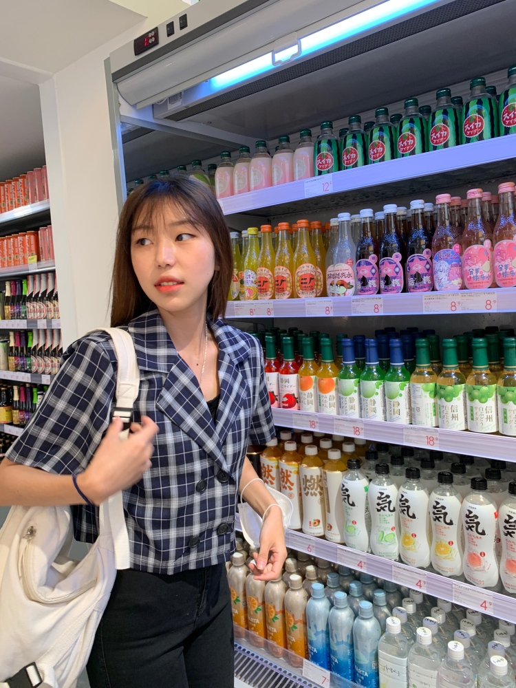 Akl-广东省·东莞市·虎门镇--可按要求不限风格 接商拍寄拍短视频 不是网红脸有个人识别度 有拍摄经验 身高162 体重88