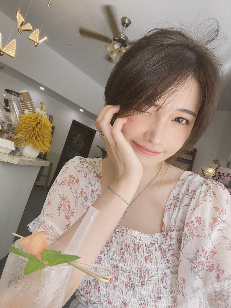 谷栗ʚ🧸ྀིɞ-浙江省·绍兴市·诸暨市--意向:线上寄拍,买家秀,线下探店都🉑️
期望品类:饰品,服装,美妆,日用,美瞳都可以
活跃平台:***,微博,抖音
擅长:擅长p图,写文案,剪辑视频,有天猫运营经验,懂得抓卖点。
性格:出片快,不拖