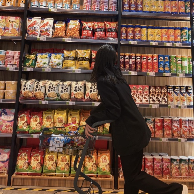 掉头小羊-河南省·南阳市·唐河县-抖音快手***-接衣服 鞋子 手机壳 小饰品寄拍 也可置换不收费用 价格都可以再商量 喜欢拍照各种风格都🉑️ 时间自由 出图也很快 保证高质量