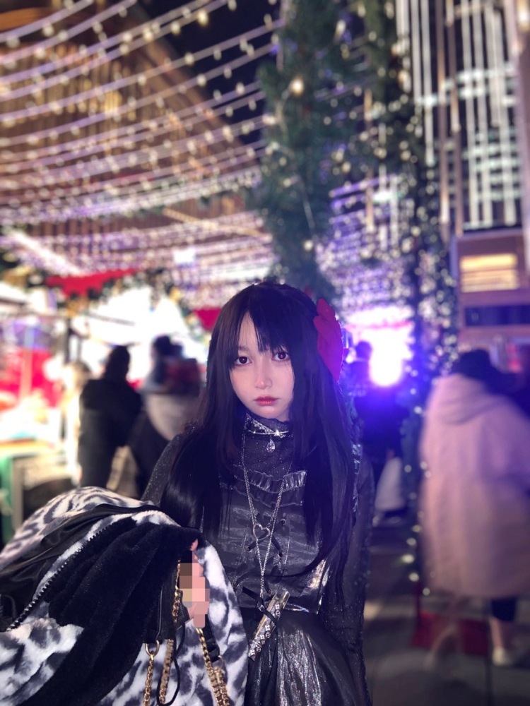 💸61-上海市·上海市·黄浦区--素人 平时喜欢拍照~158/45 ***dy微博等有少量粉丝 全身半身都ok