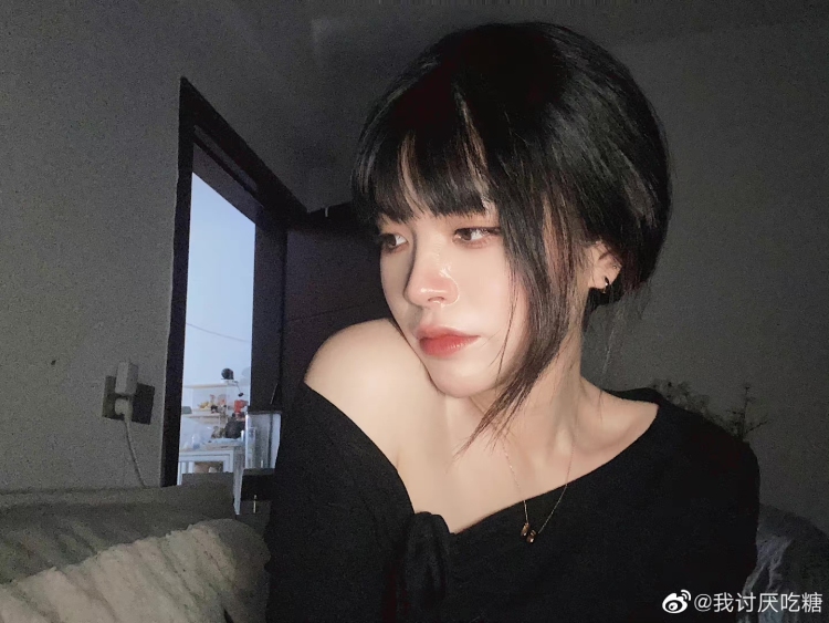 哔哔哔哔哔-广东省·深圳市·南山区--接寄拍,身高166体重48kg 骗子勿扰,不下载第三方app