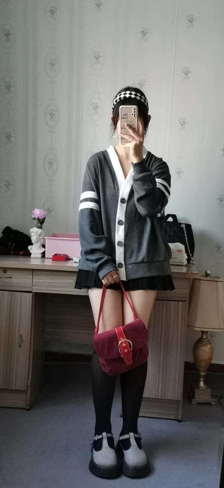 哒哒-河南省·安阳市·文峰区--新人一枚,想赚点零花。平时比较喜欢拍照。身高164,65kg,可寄拍或送拍微胖大码服饰。
时间富裕,出片快!
合适的商家快来找我吧!
