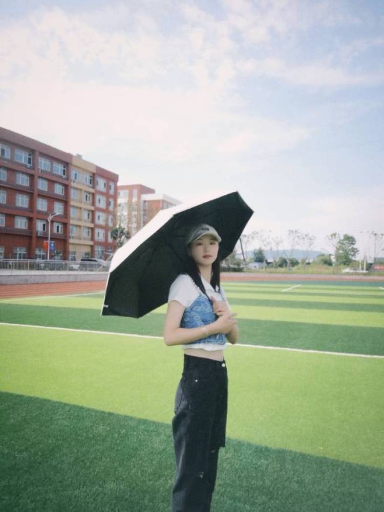 Ming.-湖北省·武汉市·洪山区--身高172cm 体重112斤,现在是一名大学生,希望可以在课余时间多赚一些零花钱,可拍首饰,服装,鞋子,化妆品等