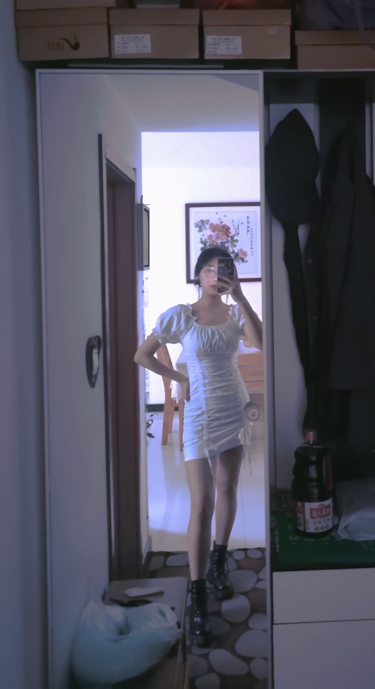 🍓&🚬-陕西省·西安市·莲湖区--是一名在校大学生兼职模特，做了有一段时间啦，身高168，体重110，会ps，可以无偿发***，照片视频都可哦！！！