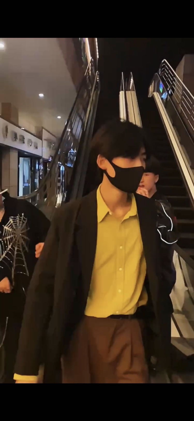 张sir-湖北省·鄂州市·华容区-MDX88-买家秀 寄拍 网拍
会拍照 会拍视频 身高186体重130 鞋码43
直接让你的商品封神