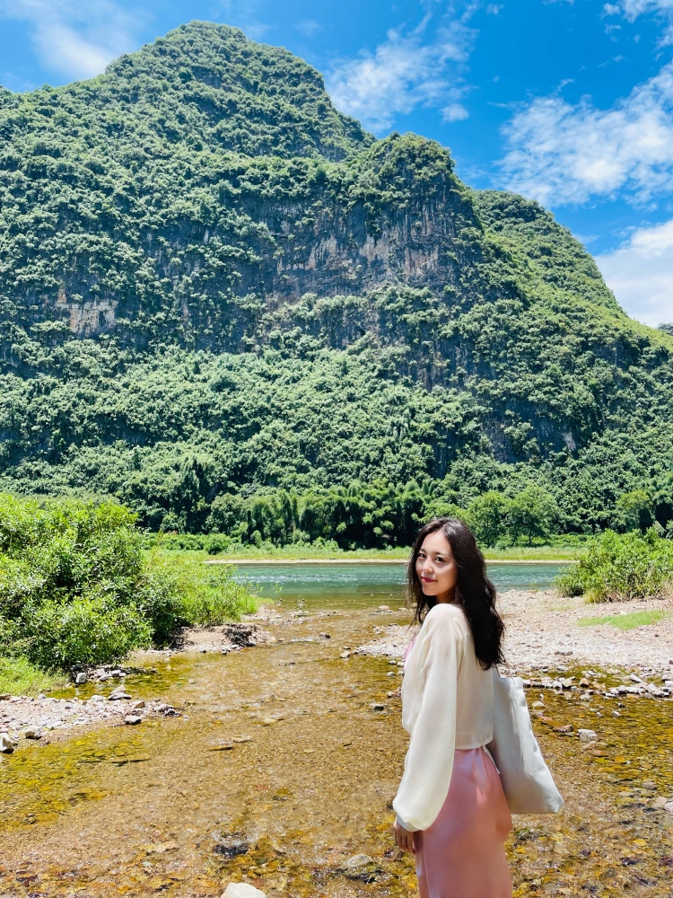 泡芙小姐🧡-黑龙江省·大庆市·龙凤区-抖音 *** 微博-我特长就是会弹钢琴 但是我长得白 挺干净的 大眼睛 双眼皮 164 96斤 擅长穿搭 抖音曾经发过一个合影 把衣服带请搜索🔍冯人就夸 还擅长软文笔记种花