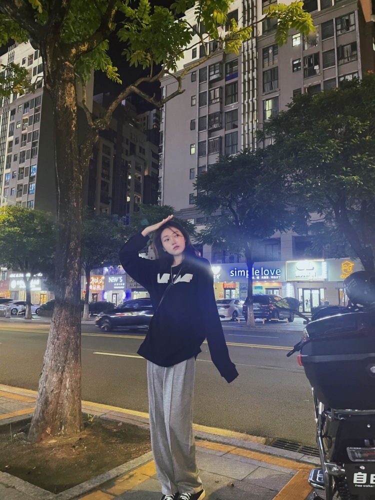 Becky.-广东省·中山市·东区街道-抖音-买家秀、短视频带货
有主持基础 声音有磁性 身高162 体重91
身材比例匀称
希望和诚信商家合作