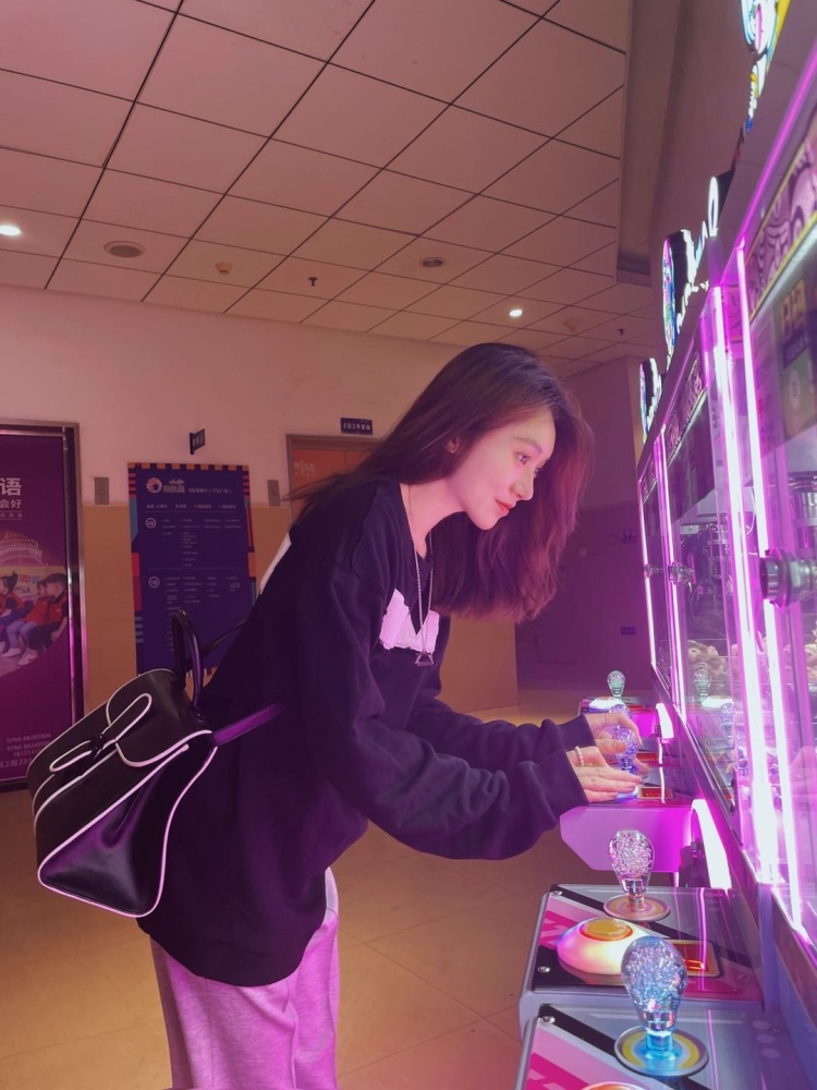 Becky.-广东省·中山市·东区街道-抖音-买家秀、短视频带货
有主持基础 声音有磁性 身高162 体重91
身材比例匀称
希望和诚信商家合作