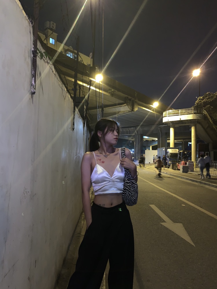 00-广东省·广州市·天河区-微博 *** -***推广 微博volg 喜欢探店打卡 喜欢拍照 身高168 体重98 腰围58 除了软妹风格 其他风格都🉑️接受 拍照时间多 出片快 p图好