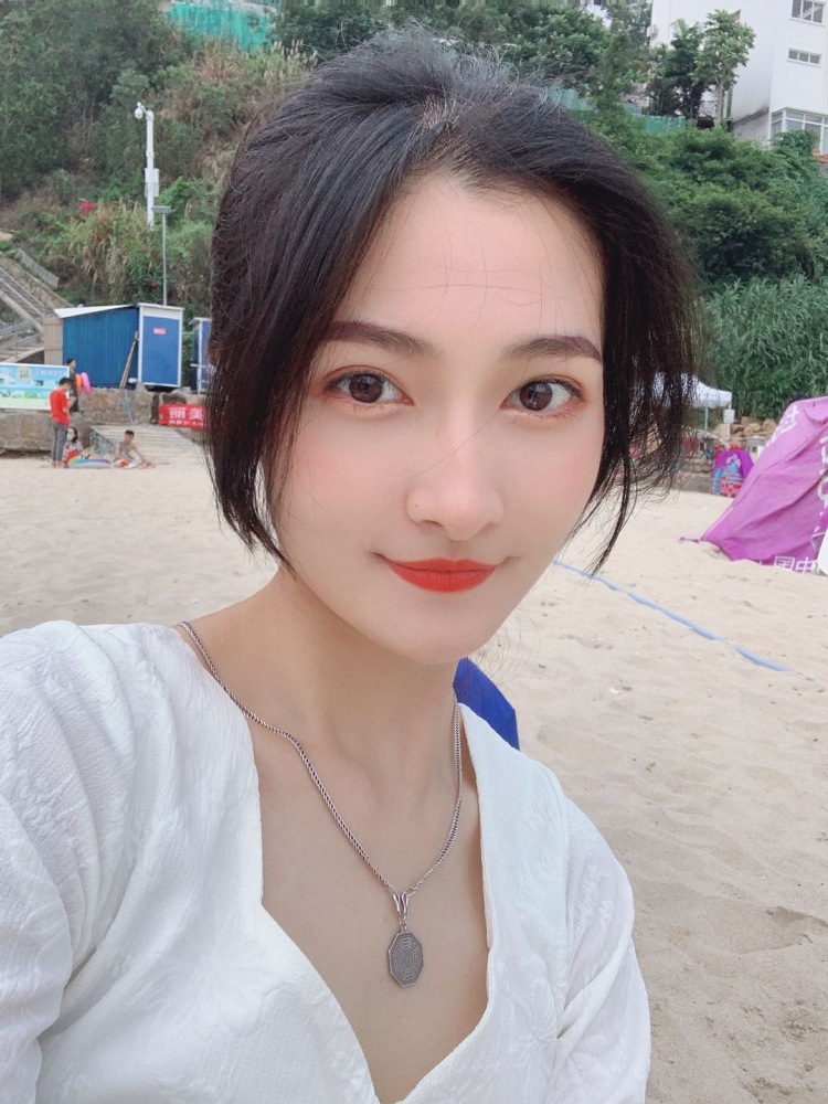 🍀佳贝-广东省·深圳市·坪山区-*** 微博-接服饰、寄拍、买家秀
深圳市探店,微博***都可以发
身高165cm 体重46kg