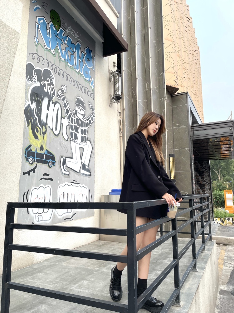 Pqzhu_-湖北省·武汉市·江夏区-*** 抖音 微博-爱好拍照摄影 接寄拍 买家秀卖家秀 探店达人 直播卖衣服带货