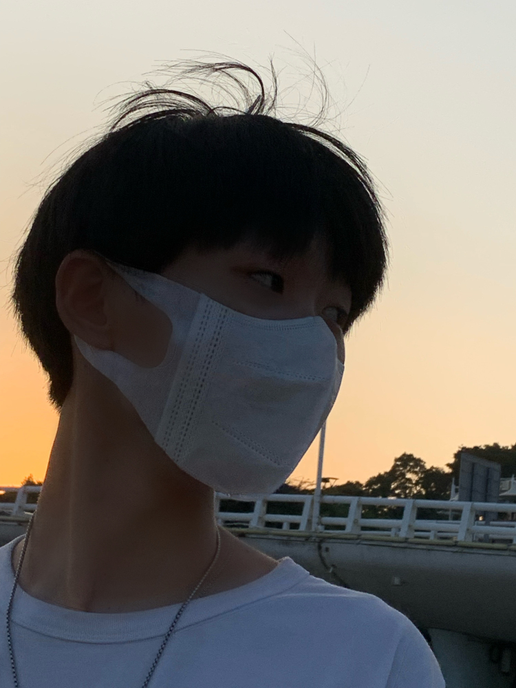 QAQ-福建省·厦门市·思明区-抖音 快手 ***-还是学生 接寄拍 擅长跳舞 也很喜欢拍照 接单范围 是 服饰 包包 饰品 都可