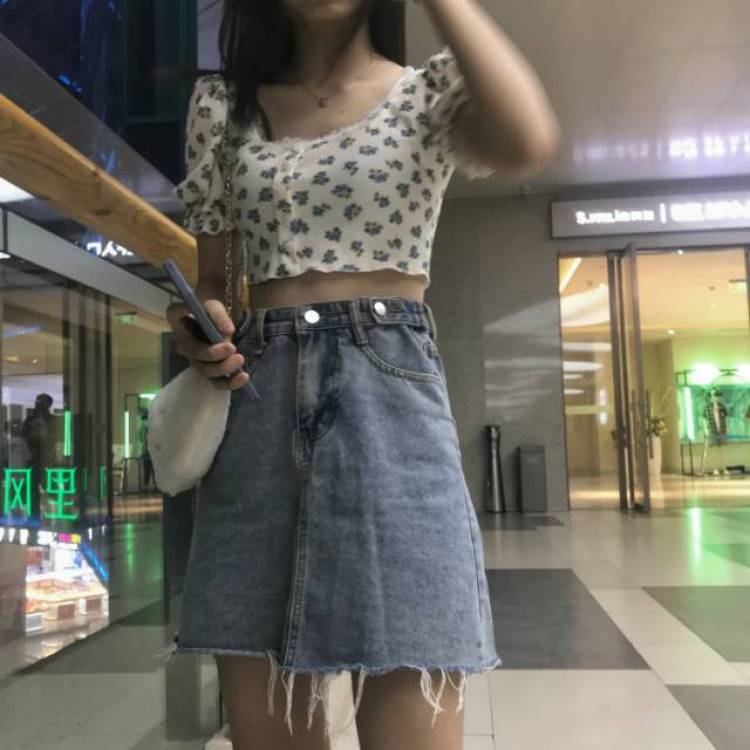 CC💭-广东省·潮州市·湘桥区--身高162 体重92 腰围63 接拍服装各种小饰品都可以 喜欢拍照 风格多样化 可以接受