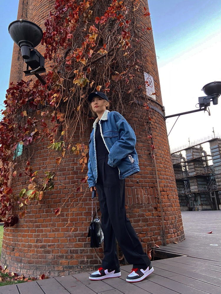 老李-北京市·北京市·丰台区-抖音、***、微博-可接首饰、服装、彩妆寄拍
在职平面设计师一枚,也可接海报设计,视频剪辑
长相可御姐可甜美,衣品好有审美,身高168体重50kg