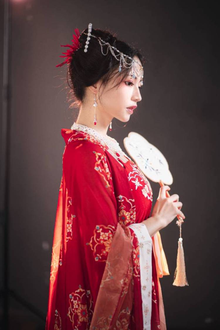 星星和月亮一起闪耀-浙江省·金华市·东阳市--接服饰,首饰,买家秀,种草等寄拍
身高157体重80,长相甜美