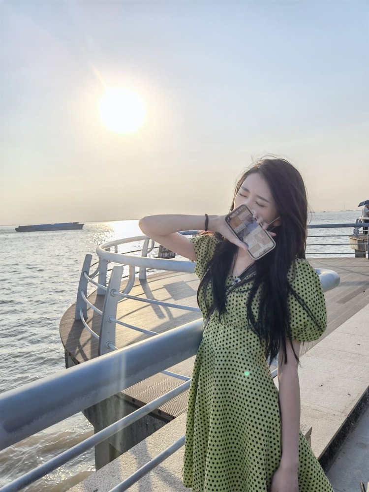 清清-江苏省·南通市·崇川区-抖音-大家好！我是清清
接服饰、首饰、家居装饰、化妆品等寄拍、买家秀、种草
南通崇川区探店，微博***都可以发
身高168cm 体重45kg