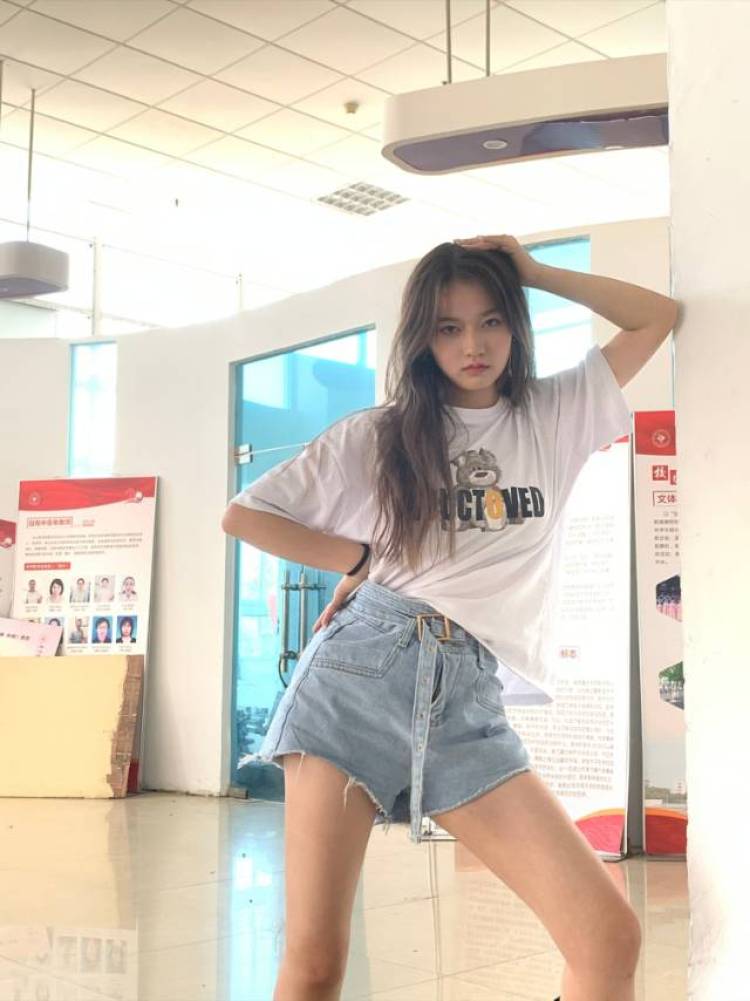 挂面之妻-江苏省·南京市·栖霞区--160cm,47kg,喜欢kpop,街舞,拍照,可以接寄拍,送拍,商演
