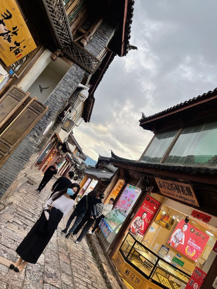 豆子-湖南省·长沙市·开福区--大家好!我叫豆子
爱化妆,身高1.58体重42公斤爱拍照 会搭配 会化妆,想接网拍 测评 不拖拍 拍到您满意为止 会p图。可以拍视频