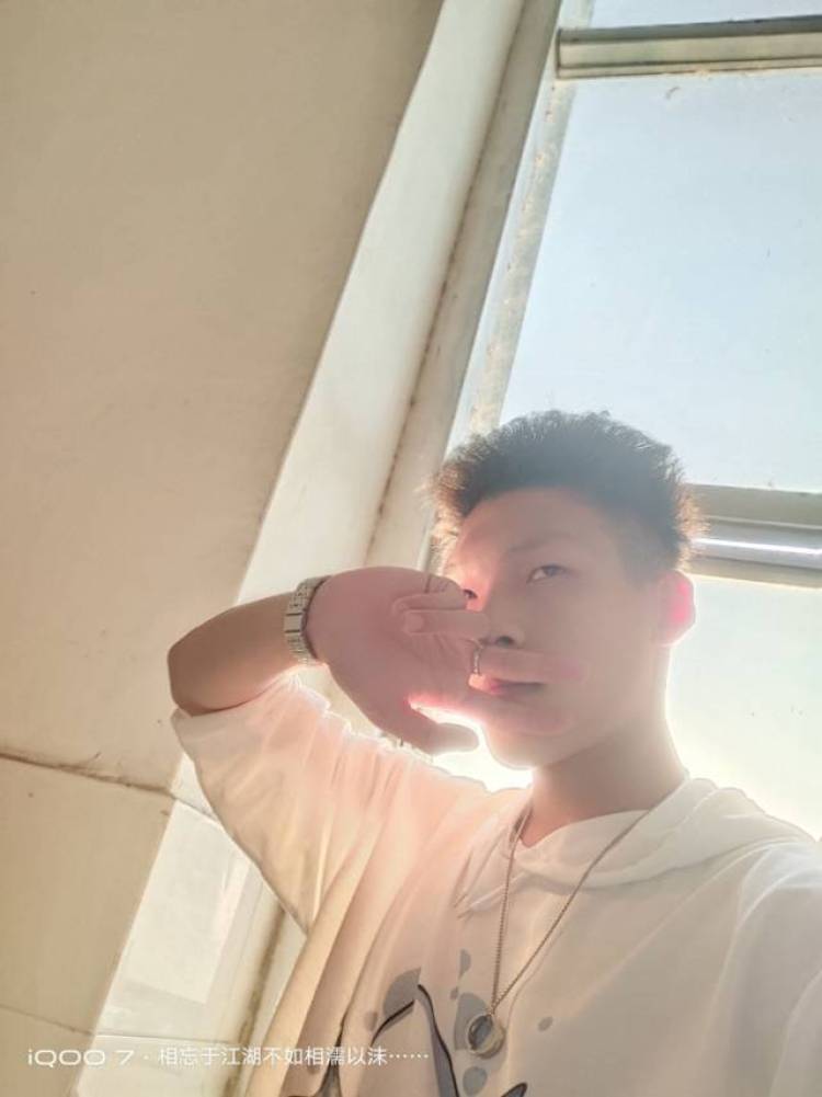 ㅤㅤㅤㅤ泽-湖北省·襄阳市·襄城区-抖音-接服饰,饰品,买家秀,
身高183,体重63Kg
长相上镜,
喜欢健身,身材就是我的特长,希望以后能成为一个全职模特