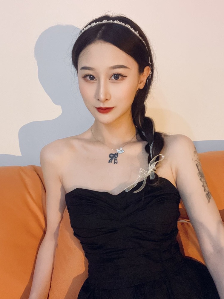 可怜鬼-江西省·赣州市·章贡区-抖音 *** 快手-接寄拍买家秀 ,身高161 ,体重84 ,风格多变 。快点来找我吧!!!