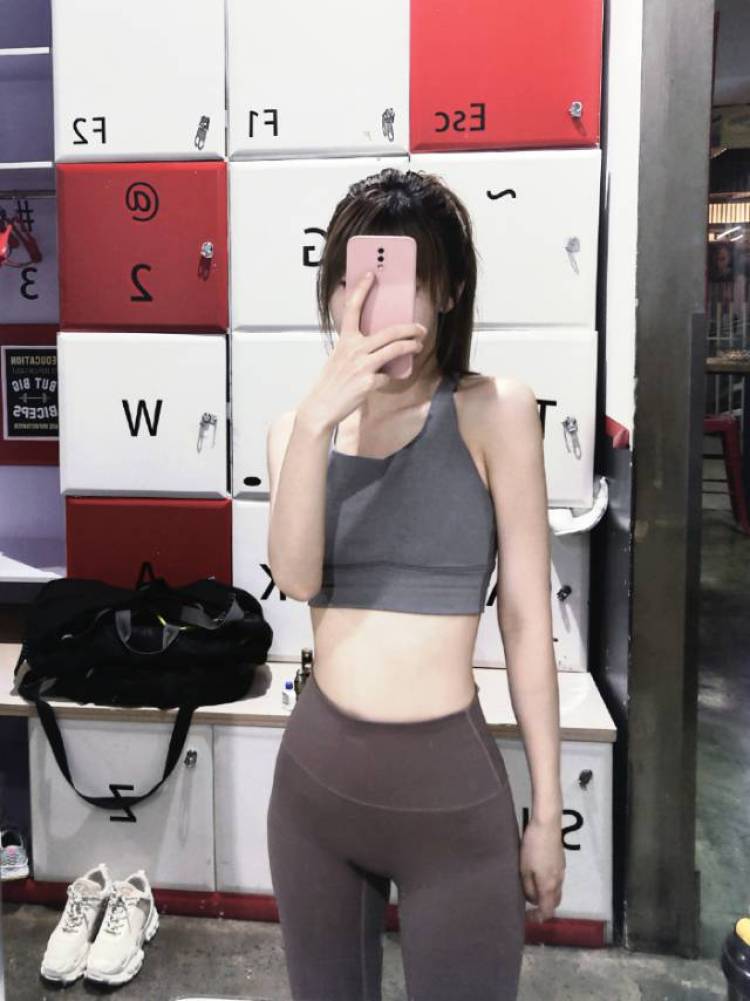 .-北京市·北京市·朝阳区--身高:173cm
体重:50kg
可接寄拍,服饰包包鞋
或者淘宝店铺主播