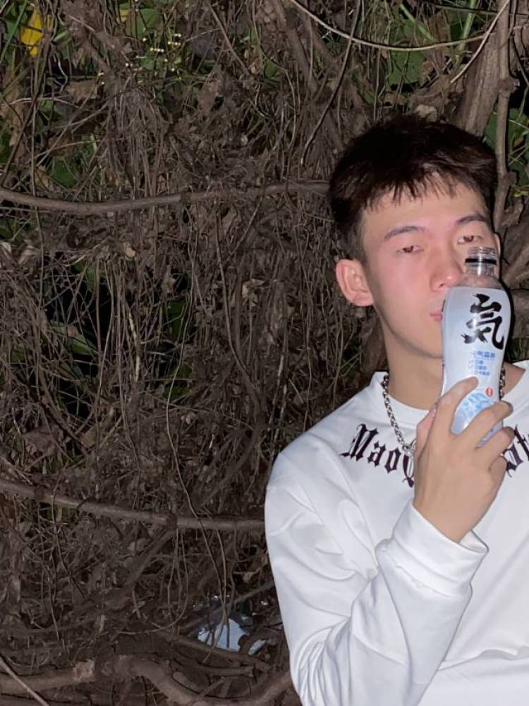 不是咸余-湖北省·宜昌市·西陵区--素人模特 接寄拍 拼多多 淘宝 送拍等
本人身高178 体重120
可接受风格多样