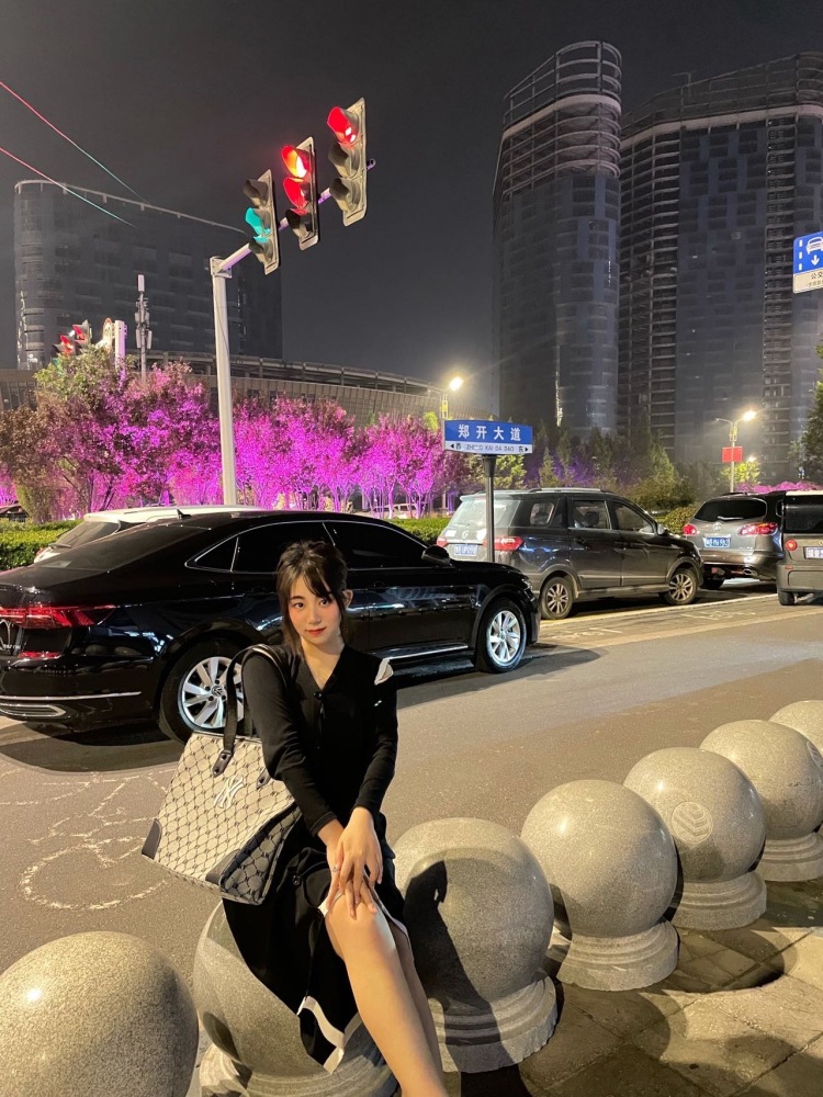 H.-河南省·开封市·龙亭区-快手 抖音 ***-擅长 寄拍模特  当地探店宣传 平时就是发一些快手抖音 希望有商家可以合作 会认真对待 业务能力也在不断提高 
风格多样 请多考虑 谢谢😁