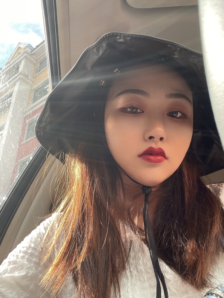 傻白怡-内蒙古自治区·呼伦贝尔市·额尔古纳市--95后宝妈 比较中二 比较有时间 有审美有眼光 修图不会失真 完美排天平座
